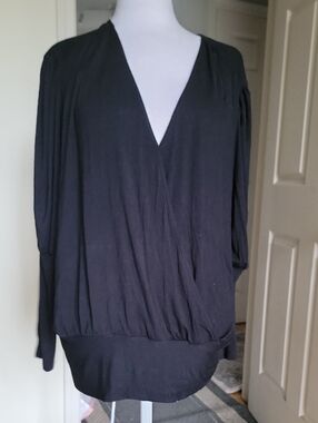 Alyssa Thomas Black V-Neck Draped Long Sleeve Top